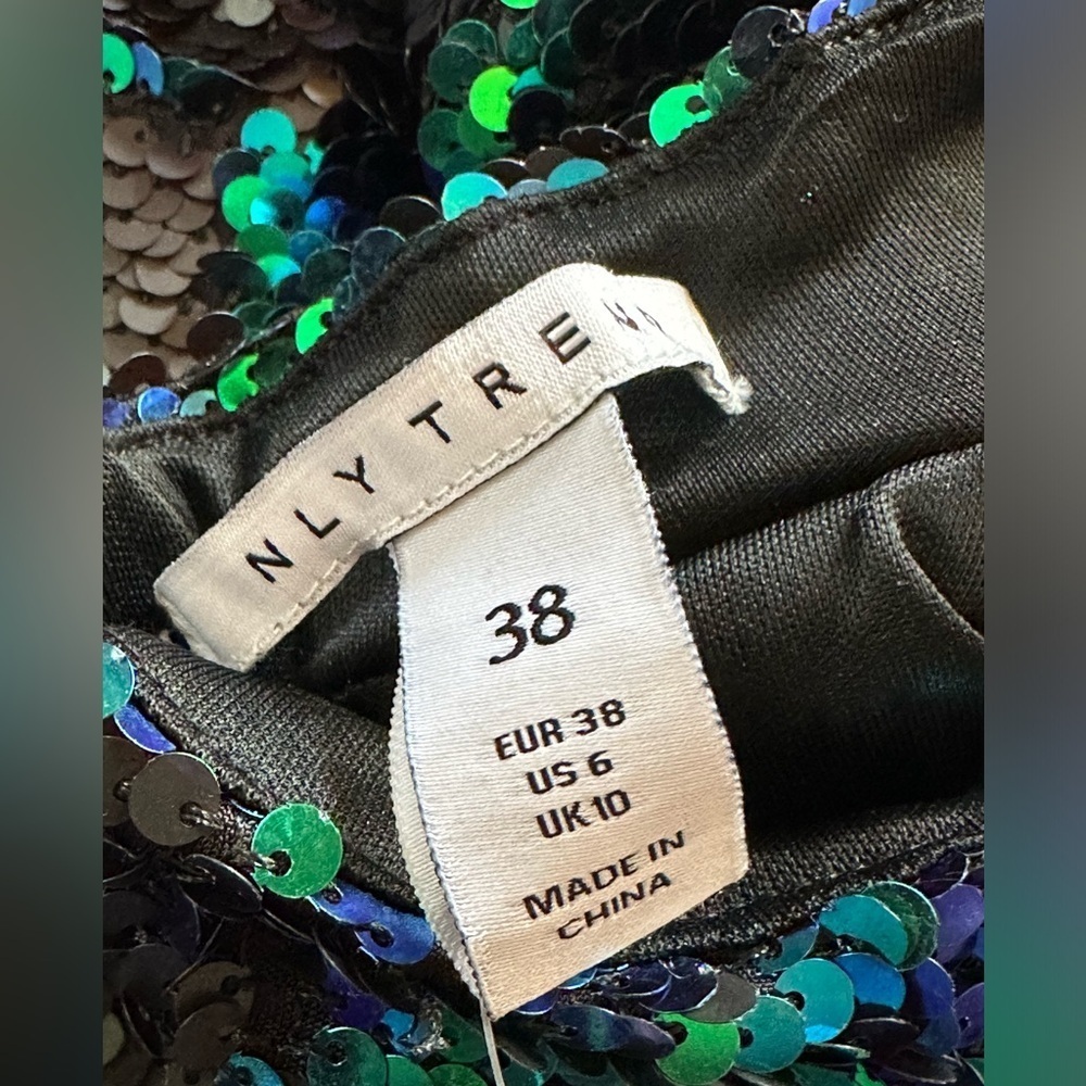 NWT Nelly emerald sequined mini dress , size 6 - Picture 5 of 7
